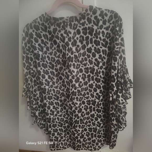 Vince Camuto Graphic Black and Cream Blouse - Picture 4 of 7